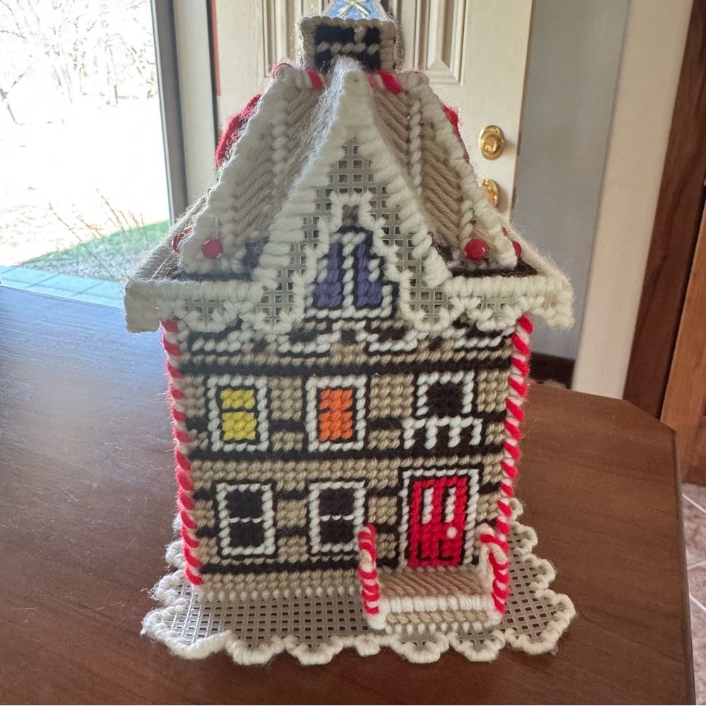 Vintage Handmade Plastic Canvas Needlepoint Yarn Christmas House Holiday - Picture 4 of 6